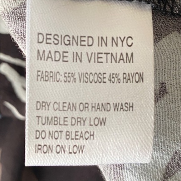 NEW Yumi Kim Floral Liz Romper in Love Triangle Size Small - Picture 11 of 17